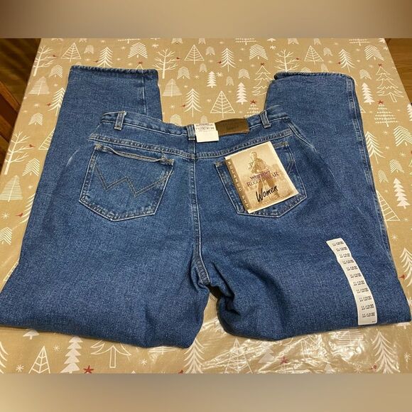 Wrangler Denim - NWT Wrangler Relaxed Fit Womens Insulated Jeans, size 30Wx30L. (J64)